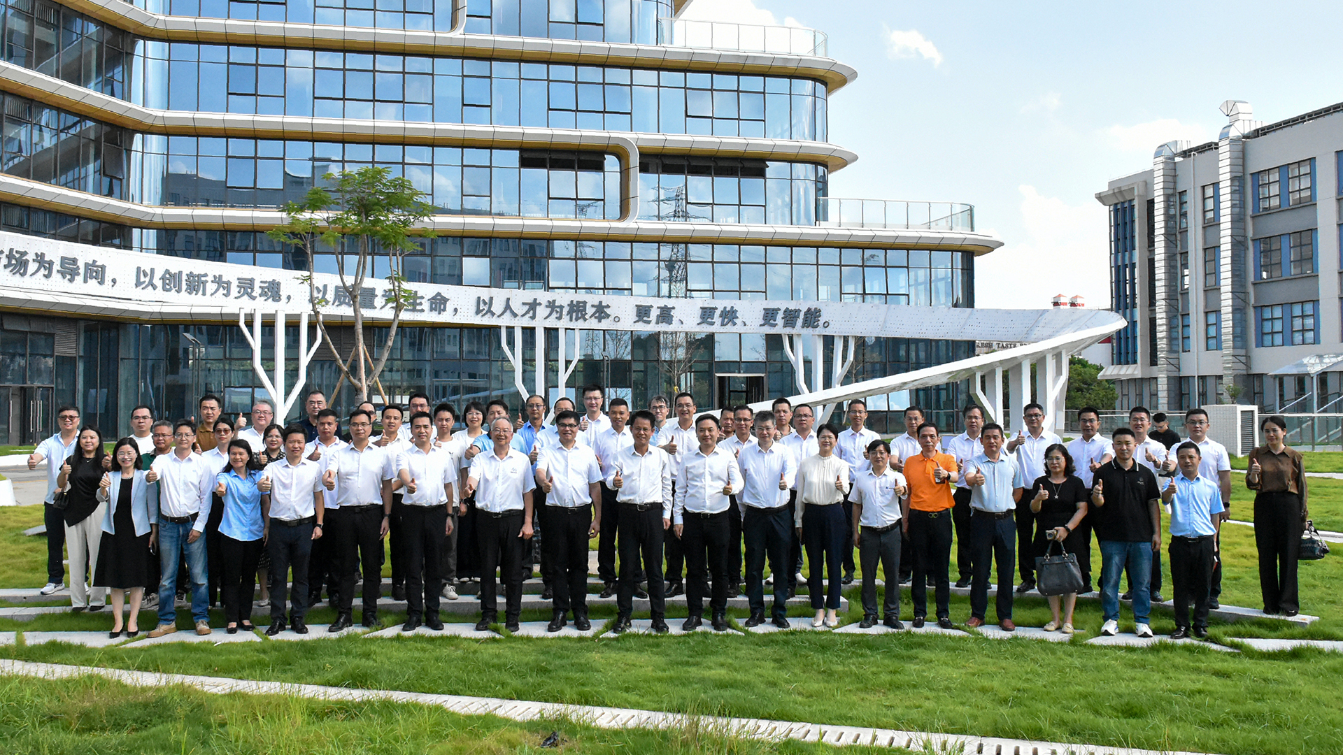政企协同共绘智造蓝图，南海区人工智能与机器人产业高质量发展推进会成功举办